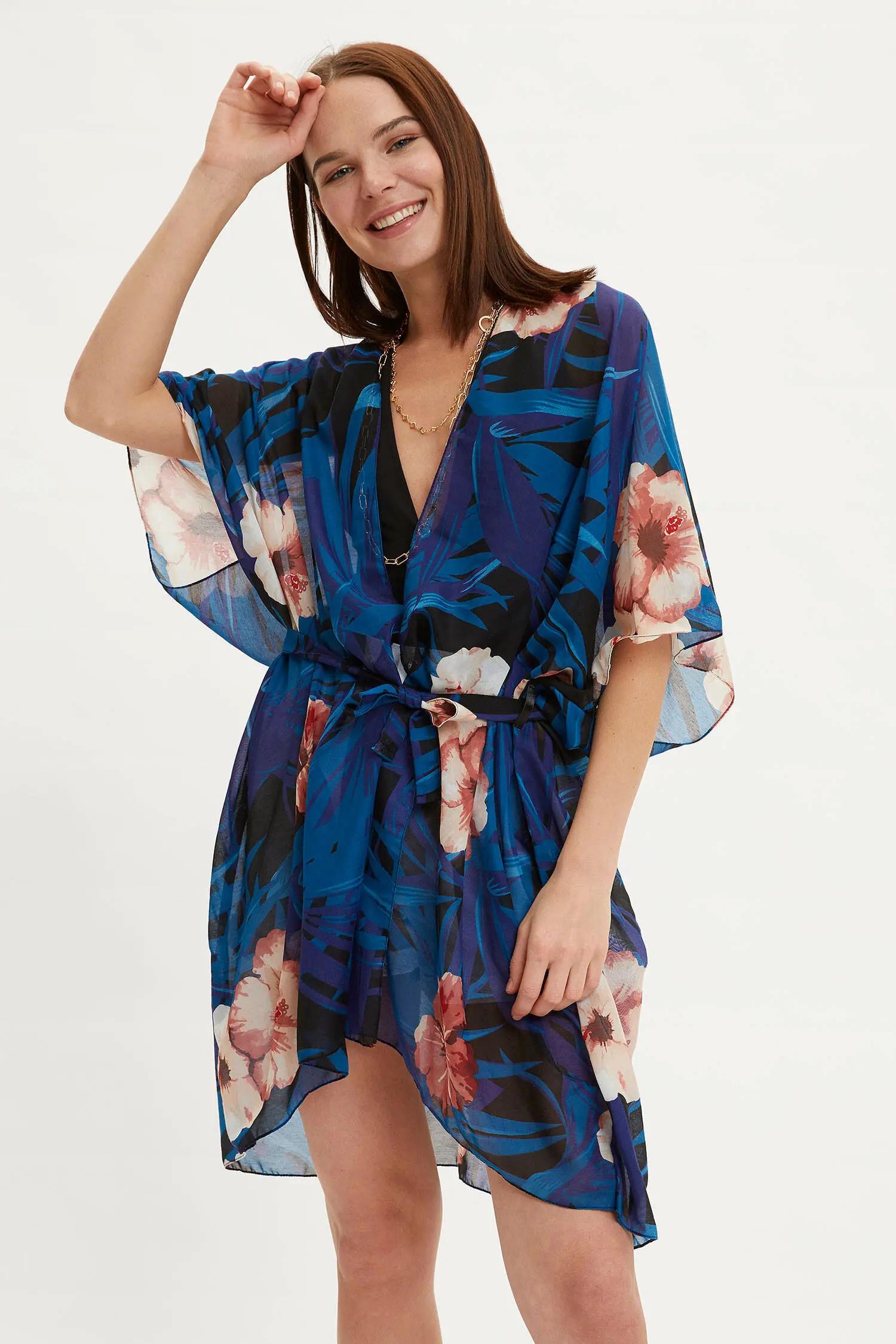 Renkli Çiçek Desenli Kimono