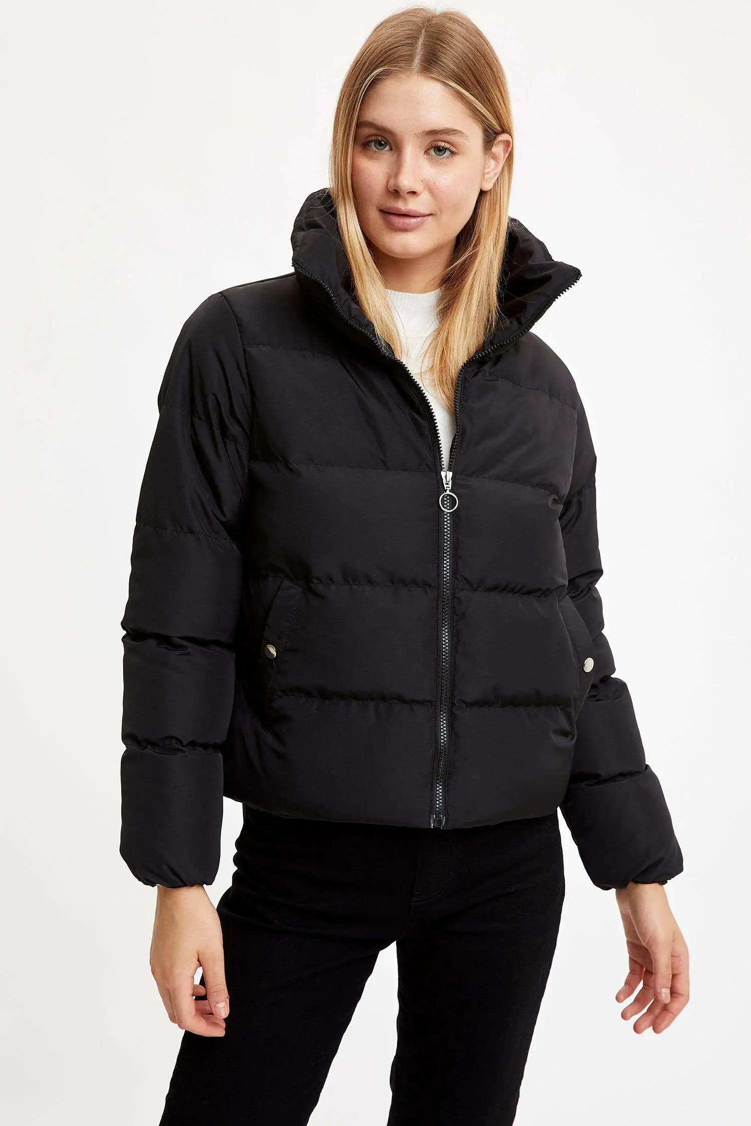 Dik Yaka Fermuarlı Mont